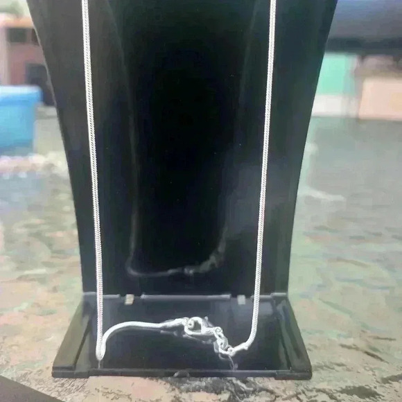 Pink skull Howlite Turquoise Skull Necklace - Picture 5 of 5